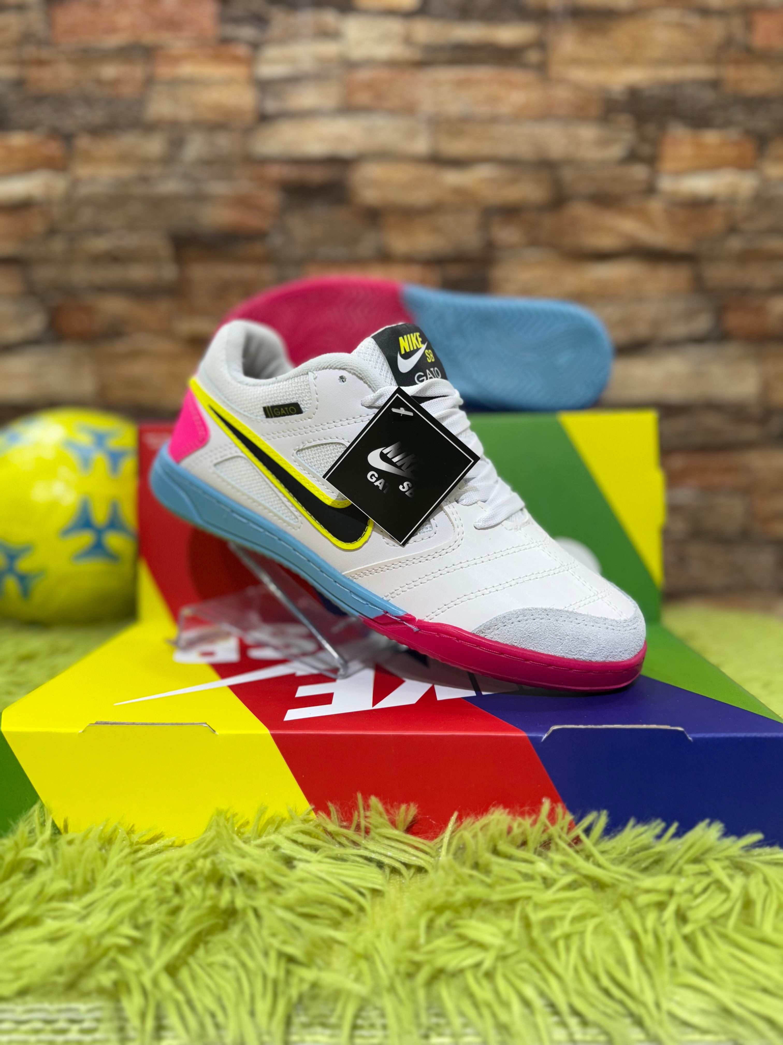 Nike gato micro o futsal color blanco